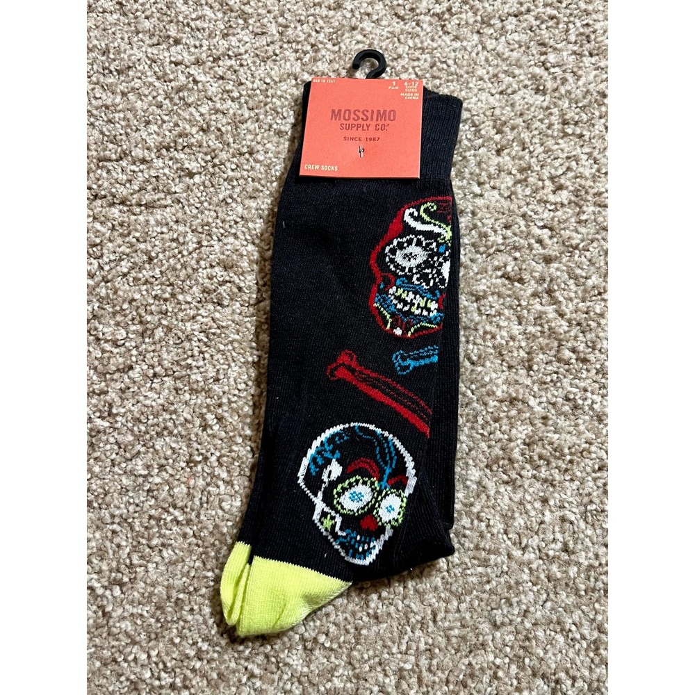 Mossimo Skull Crew Socks. Size 6-12 NWT